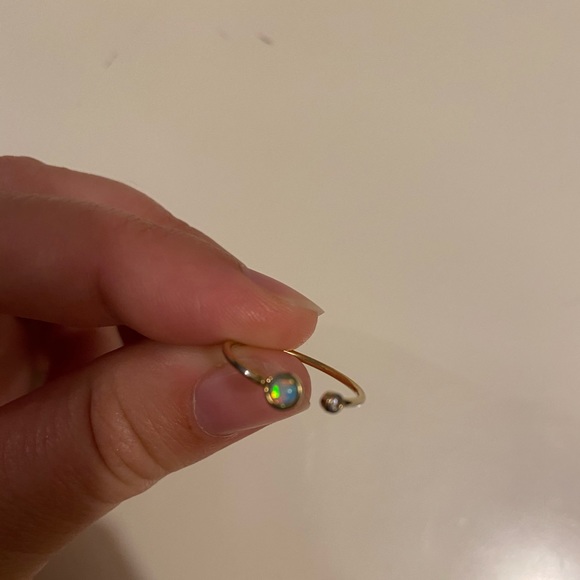 Gold pinky ring, opal and diamond - Picture 2 of 2